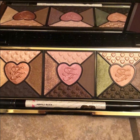 Too Faced Love Eyeshadow Pallet - Picture 2 of 7